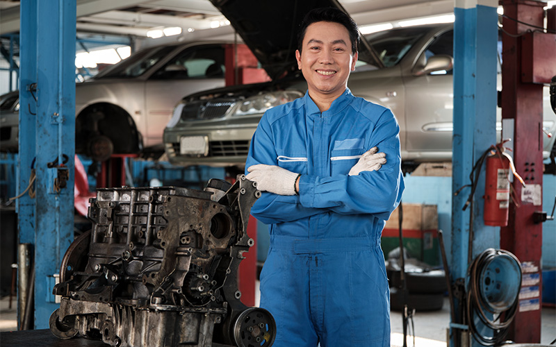 Image of a mechanic at a repair shop